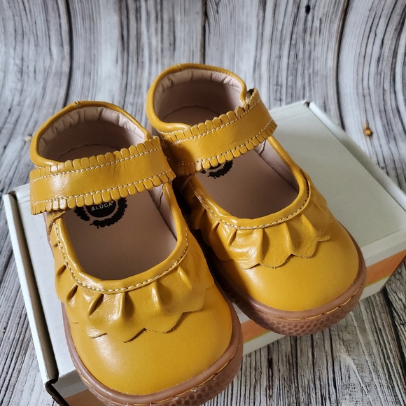 Livie and Luca Ruche Sandals Butterscotch Color NIB - Picture 4 of 6